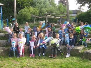 Klasse_1b_mit_schultueten_9301-400-300.JPG